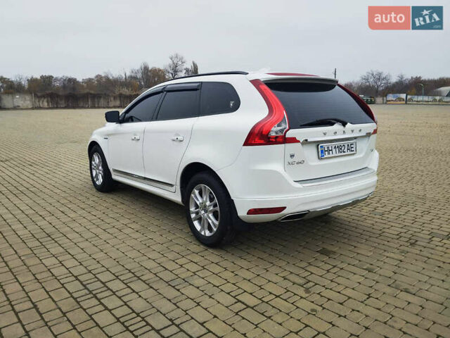 Белый Вольво ХС60, объемом двигателя 2 л и пробегом 279 тыс. км за 13700 $, фото 2 на Automoto.ua