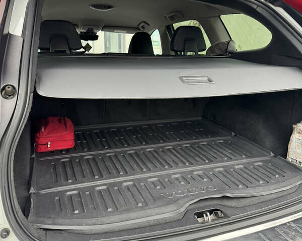 Белый Вольво ХС60, объемом двигателя 2 л и пробегом 144 тыс. км за 17000 $, фото 12 на Automoto.ua