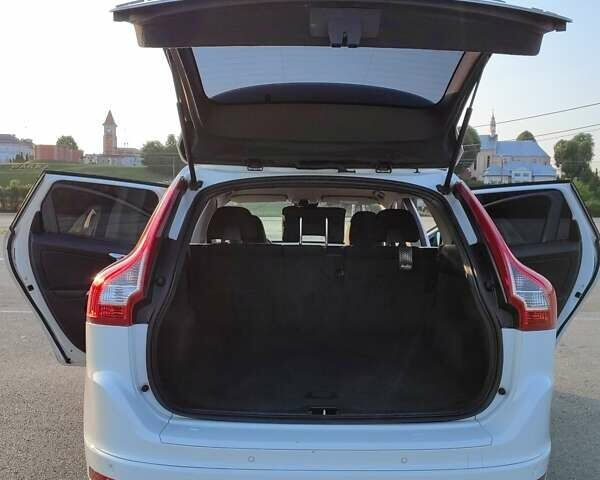 Белый Вольво ХС60, объемом двигателя 1.97 л и пробегом 329 тыс. км за 17700 $, фото 8 на Automoto.ua