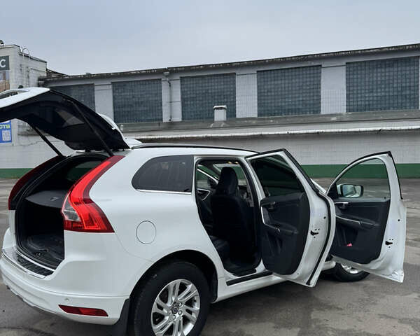 Белый Вольво ХС60, объемом двигателя 2 л и пробегом 144 тыс. км за 17000 $, фото 13 на Automoto.ua