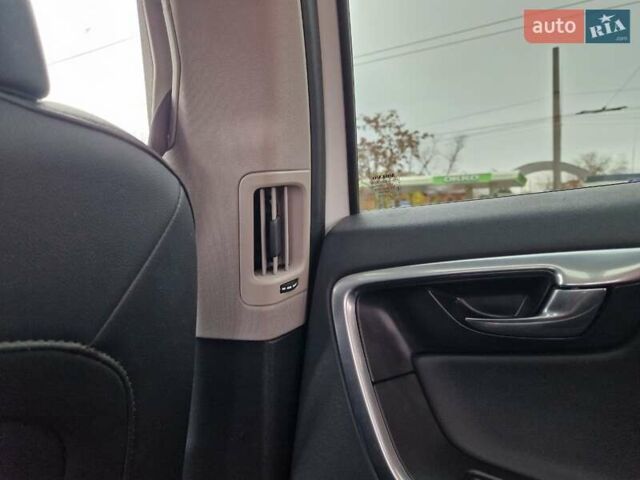 Білий Вольво ХС60, об'ємом двигуна 2 л та пробігом 145 тис. км за 13700 $, фото 9 на Automoto.ua