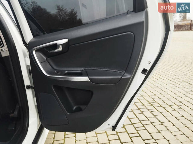 Белый Вольво ХС60, объемом двигателя 2 л и пробегом 279 тыс. км за 13700 $, фото 17 на Automoto.ua