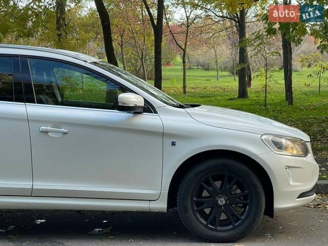 Білий Вольво ХС60, об'ємом двигуна 2 л та пробігом 294 тис. км за 20999 $, фото 8 на Automoto.ua