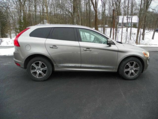 Белый Вольво ХС60, объемом двигателя 3 л и пробегом 76 тыс. км за 7350 $, фото 3 на Automoto.ua