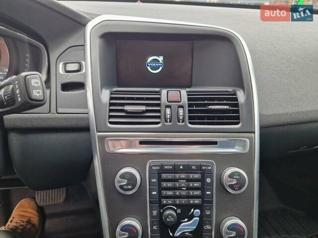 Білий Вольво ХС60, об'ємом двигуна 2 л та пробігом 145 тис. км за 13700 $, фото 16 на Automoto.ua