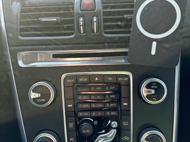 Белый Вольво ХС60, объемом двигателя 2 л и пробегом 188 тыс. км за 21650 $, фото 7 на Automoto.ua