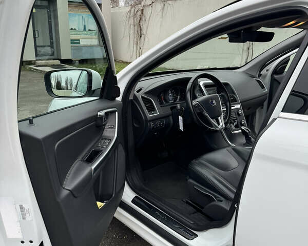 Белый Вольво ХС60, объемом двигателя 2 л и пробегом 144 тыс. км за 17000 $, фото 9 на Automoto.ua