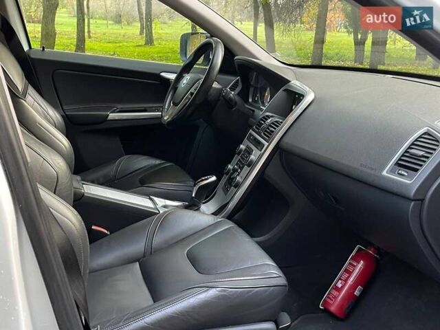 Білий Вольво ХС60, об'ємом двигуна 2 л та пробігом 294 тис. км за 20999 $, фото 15 на Automoto.ua