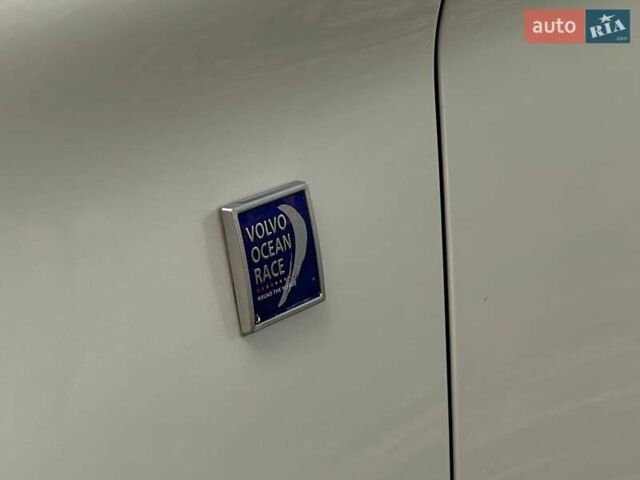 Білий Вольво ХС60, об'ємом двигуна 2 л та пробігом 294 тис. км за 20999 $, фото 19 на Automoto.ua