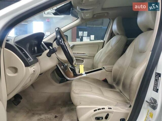 Белый Вольво ХС60, объемом двигателя 2.5 л и пробегом 175 тыс. км за 2900 $, фото 6 на Automoto.ua