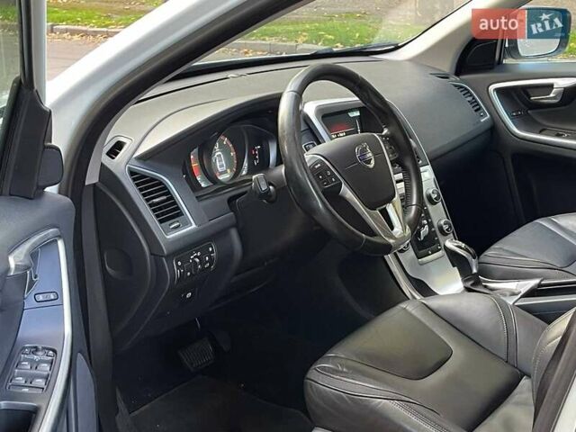 Білий Вольво ХС60, об'ємом двигуна 2 л та пробігом 294 тис. км за 20999 $, фото 12 на Automoto.ua