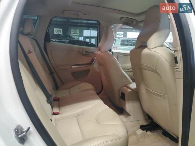 Белый Вольво ХС60, объемом двигателя 2.5 л и пробегом 175 тыс. км за 2900 $, фото 10 на Automoto.ua