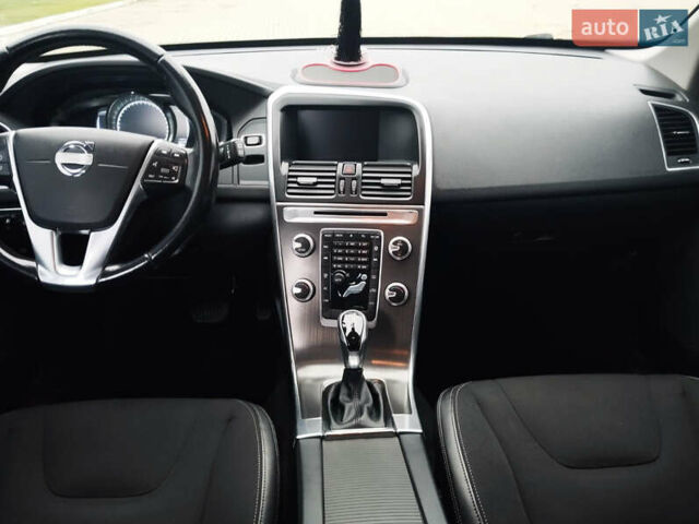 Белый Вольво ХС60, объемом двигателя 2 л и пробегом 279 тыс. км за 13700 $, фото 15 на Automoto.ua