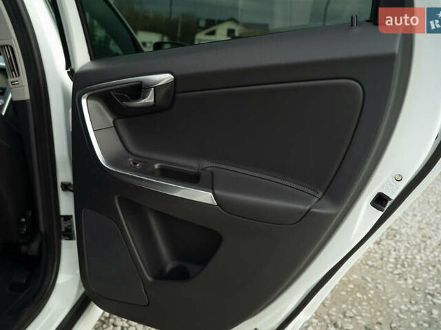 Белый Вольво ХС60, объемом двигателя 1.97 л и пробегом 247 тыс. км за 19800 $, фото 35 на Automoto.ua