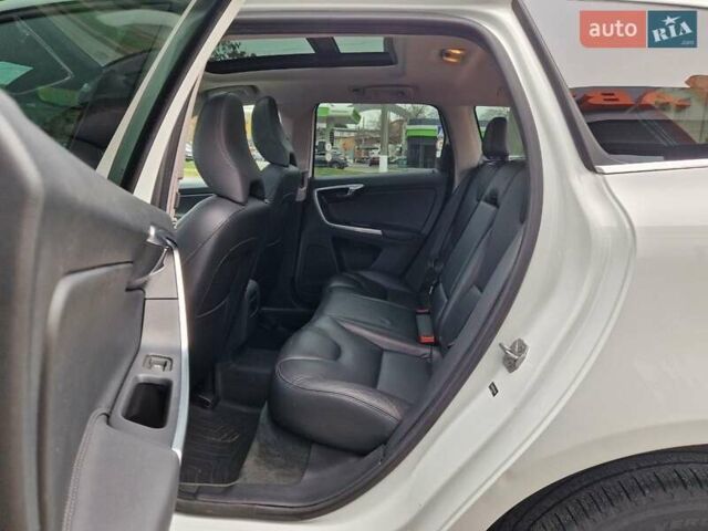 Білий Вольво ХС60, об'ємом двигуна 2 л та пробігом 145 тис. км за 13700 $, фото 7 на Automoto.ua