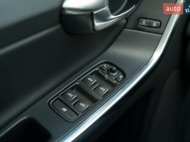 Белый Вольво ХС60, объемом двигателя 1.97 л и пробегом 247 тыс. км за 19800 $, фото 17 на Automoto.ua