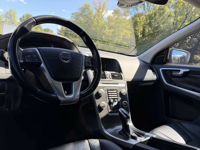 Білий Вольво ХС60, об'ємом двигуна 2 л та пробігом 78 тис. км за 3800 $, фото 10 на Automoto.ua