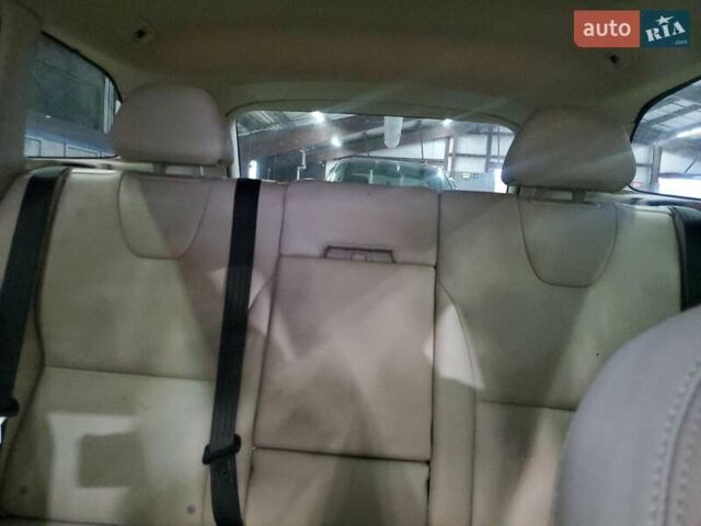 Белый Вольво ХС60, объемом двигателя 2.5 л и пробегом 175 тыс. км за 2900 $, фото 9 на Automoto.ua