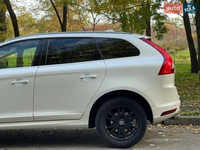 Білий Вольво ХС60, об'ємом двигуна 2 л та пробігом 294 тис. км за 20999 $, фото 3 на Automoto.ua