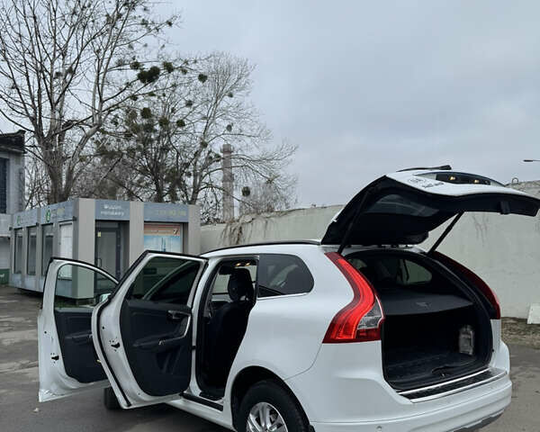 Белый Вольво ХС60, объемом двигателя 2 л и пробегом 144 тыс. км за 17000 $, фото 15 на Automoto.ua