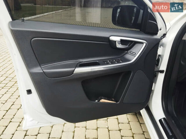 Белый Вольво ХС60, объемом двигателя 2 л и пробегом 279 тыс. км за 13700 $, фото 11 на Automoto.ua