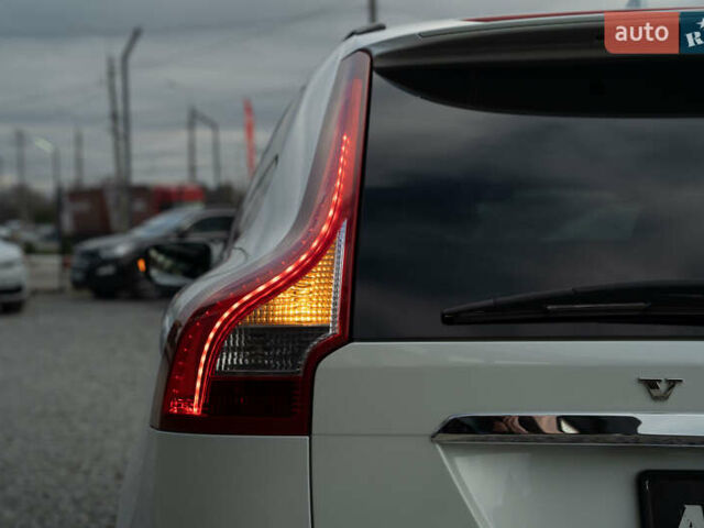 Белый Вольво ХС60, объемом двигателя 1.97 л и пробегом 247 тыс. км за 19800 $, фото 6 на Automoto.ua