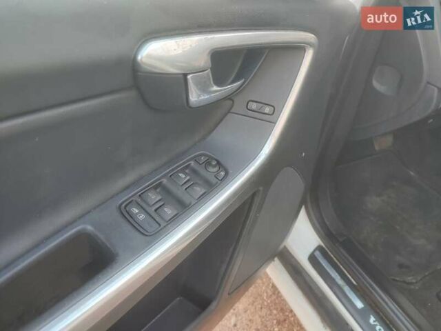 Белый Вольво ХС60, объемом двигателя 2 л и пробегом 193 тыс. км за 7850 $, фото 19 на Automoto.ua