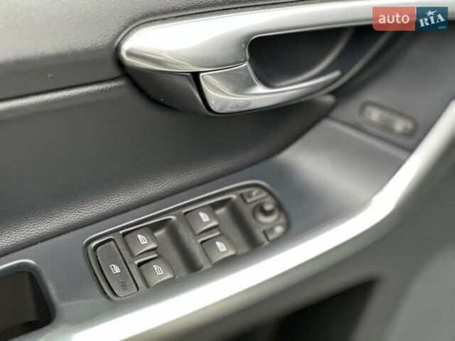 Білий Вольво ХС60, об'ємом двигуна 2 л та пробігом 280 тис. км за 15640 $, фото 24 на Automoto.ua