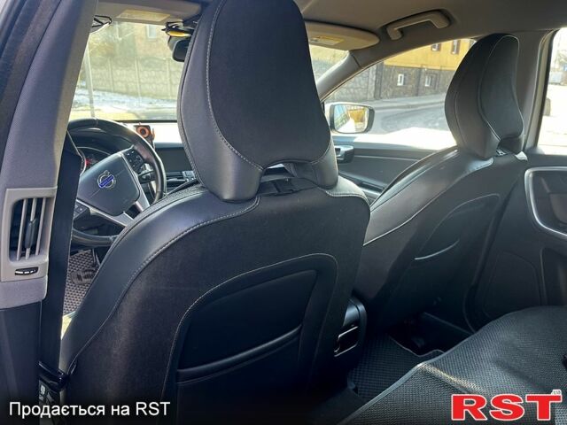 Вольво ХС60 2015 в Луцке на Automoto.ua Белый Вольво ХС60, объемом двигателя 2 л и пробегом 207 тыс. км за 16000 $, фото 5 на Automoto.ua