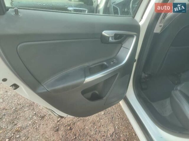 Белый Вольво ХС60, объемом двигателя 2 л и пробегом 193 тыс. км за 7850 $, фото 24 на Automoto.ua