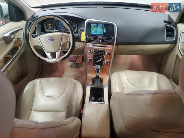 Белый Вольво ХС60, объемом двигателя 2.5 л и пробегом 175 тыс. км за 2900 $, фото 7 на Automoto.ua