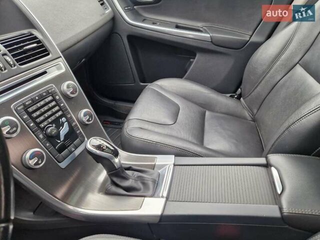 Білий Вольво ХС60, об'ємом двигуна 2 л та пробігом 145 тис. км за 13700 $, фото 18 на Automoto.ua
