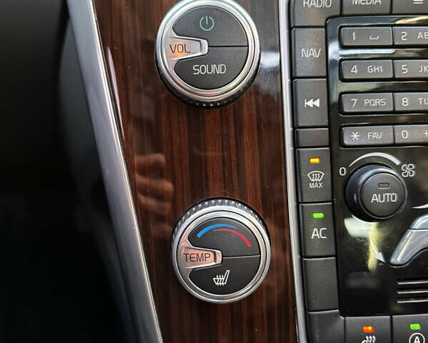 Білий Вольво ХС60, об'ємом двигуна 2 л та пробігом 219 тис. км за 18500 $, фото 33 на Automoto.ua