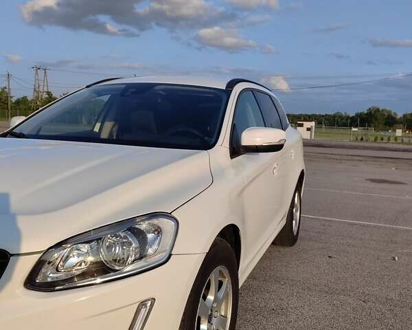 Белый Вольво ХС60, объемом двигателя 1.97 л и пробегом 329 тыс. км за 17700 $, фото 14 на Automoto.ua