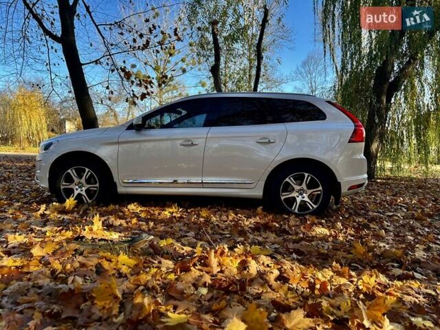 Белый Вольво ХС60, объемом двигателя 1.97 л и пробегом 164 тыс. км за 23200 $, фото 4 на Automoto.ua