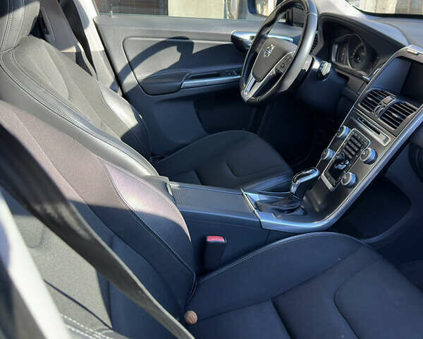 Білий Вольво ХС60, об'ємом двигуна 2 л та пробігом 247 тис. км за 19500 $, фото 6 на Automoto.ua