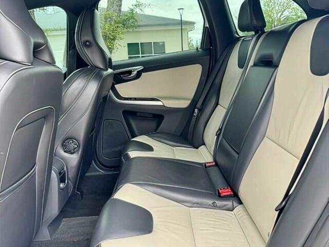 Белый Вольво ХС60, объемом двигателя 3 л и пробегом 76 тыс. км за 10450 $, фото 10 на Automoto.ua