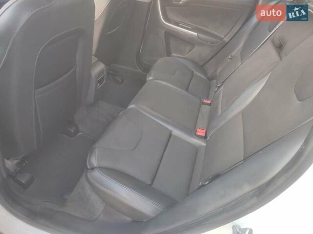 Белый Вольво ХС60, объемом двигателя 2 л и пробегом 193 тыс. км за 7850 $, фото 25 на Automoto.ua