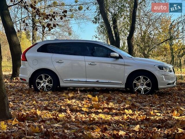 Белый Вольво ХС60, объемом двигателя 1.97 л и пробегом 164 тыс. км за 23200 $, фото 22 на Automoto.ua