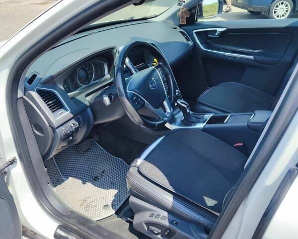 Белый Вольво ХС60, объемом двигателя 1.97 л и пробегом 207 тыс. км за 15299 $, фото 7 на Automoto.ua