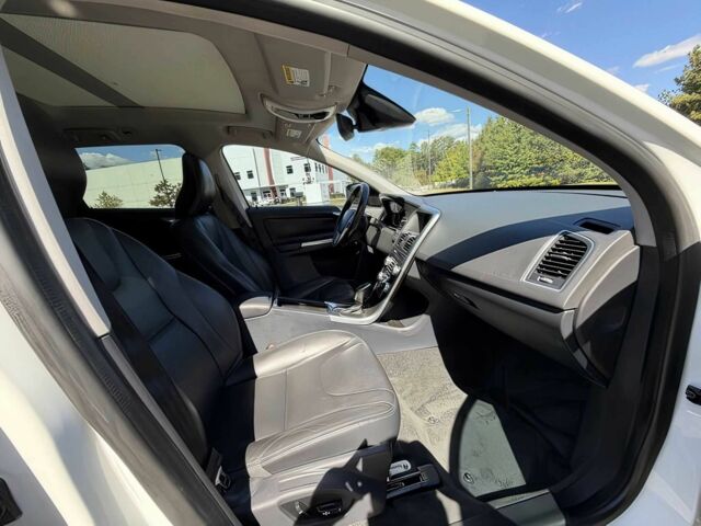 Білий Вольво ХС60, об'ємом двигуна 2 л та пробігом 78 тис. км за 3800 $, фото 11 на Automoto.ua