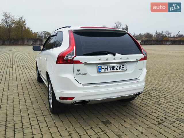 Белый Вольво ХС60, объемом двигателя 2 л и пробегом 279 тыс. км за 13700 $, фото 3 на Automoto.ua