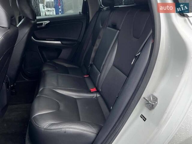 Белый Вольво ХС60, объемом двигателя 2 л и пробегом 248 тыс. км за 11500 $, фото 10 на Automoto.ua