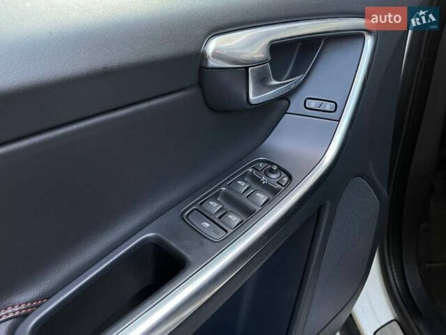 Білий Вольво ХС60, об'ємом двигуна 2 л та пробігом 294 тис. км за 20999 $, фото 16 на Automoto.ua