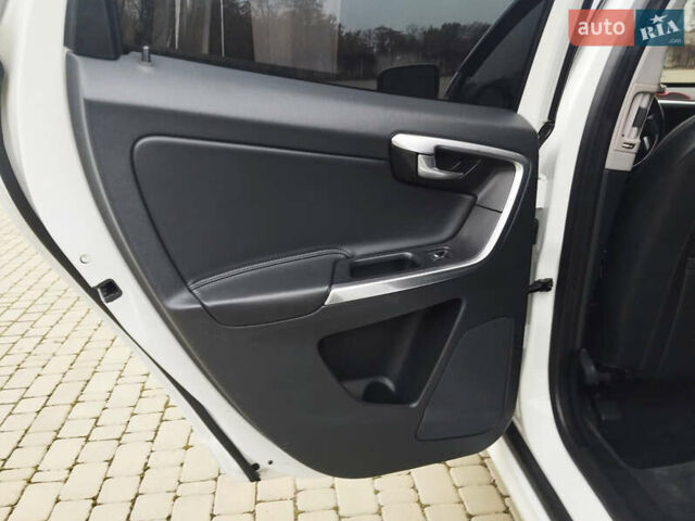 Белый Вольво ХС60, объемом двигателя 2 л и пробегом 279 тыс. км за 13700 $, фото 10 на Automoto.ua