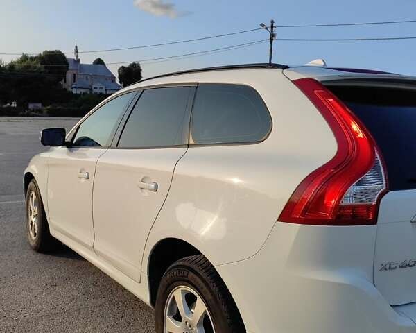 Белый Вольво ХС60, объемом двигателя 1.97 л и пробегом 329 тыс. км за 17700 $, фото 12 на Automoto.ua