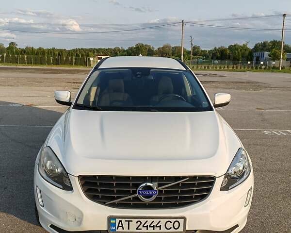 Белый Вольво ХС60, объемом двигателя 1.97 л и пробегом 329 тыс. км за 17700 $, фото 1 на Automoto.ua