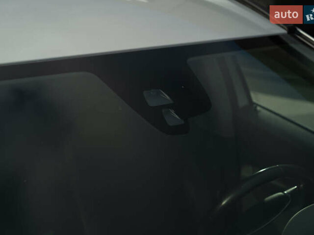 Белый Вольво ХС60, объемом двигателя 1.97 л и пробегом 247 тыс. км за 19800 $, фото 12 на Automoto.ua