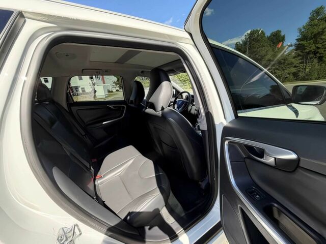 Білий Вольво ХС60, об'ємом двигуна 2 л та пробігом 78 тис. км за 3800 $, фото 13 на Automoto.ua