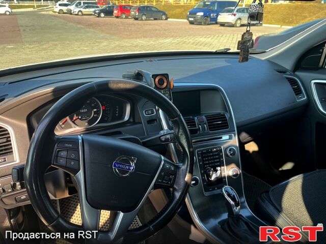 Вольво ХС60 2015 в Луцке на Automoto.ua Белый Вольво ХС60, объемом двигателя 2 л и пробегом 207 тыс. км за 16000 $, фото 7 на Automoto.ua